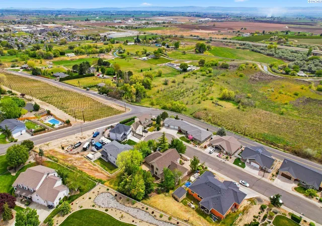 5th image of 1310 Country View Ct, Sunnyside, WA 98944 | MLS# 292353