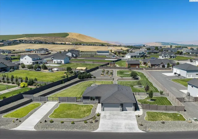 Photo 1 of Single family home for sale at 11808 S Gallop Ln, Kennewick, WA 99338 | MLS# 295541 | Listing updated on 2026-09-17
