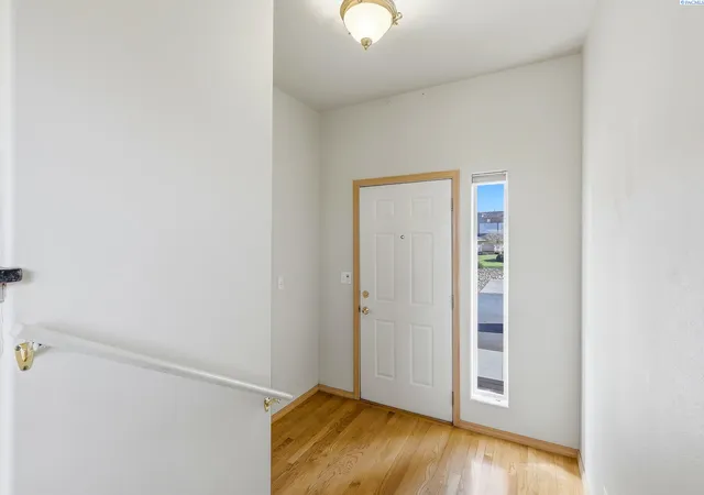3rd image of 300 Columbia Pt Dr, Richland, WA 99352