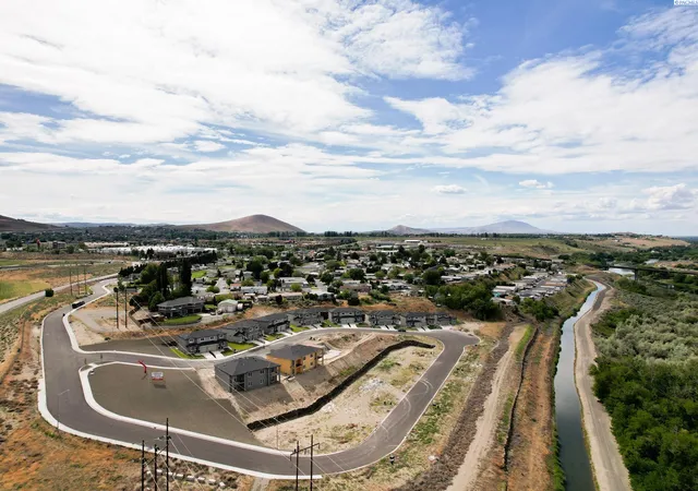 2nd image of 822 Rio Vista Loop, Richland, WA 99352 | MLS# 294214