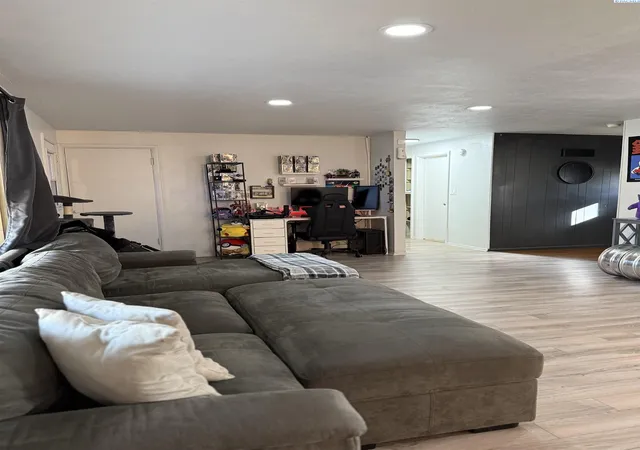 5th image of 1326 W 4Th Ave, Kennewick, WA 99336 | MLS# 288601