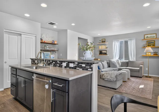 Photo 2 of Single family home for sale at 2351 W 23rd Ave, Kennewick, WA 99337 | MLS# 295876 | Listing updated on 2026-09-17