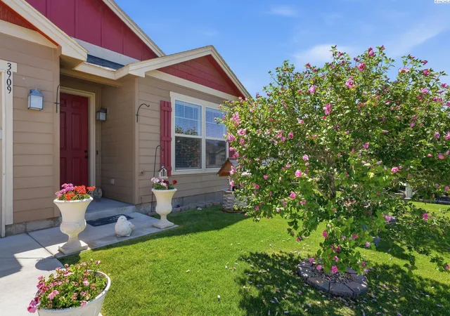 Homes for sale in Pasco, WA | 3909 Providence Ln, Pasco, WA 99301 | MLS# 294347