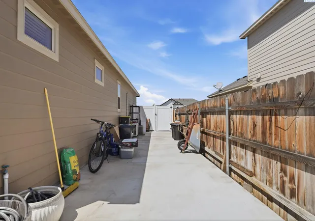 Homes for sale in Pasco, WA | 3909 Providence Ln, Pasco, WA 99301 | MLS# 294347