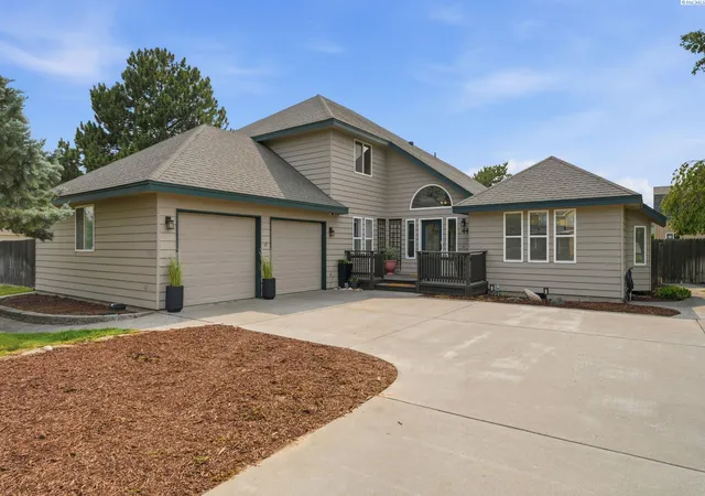 Photo 1 of Single family home for sale at 4489 Northlake Dr, West Richland, WA 99353 | MLS# 294941 | Listing updated on 2026-09-11
