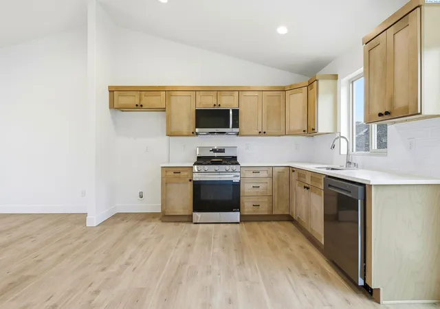 Photo 4 of Single family home for sale at 6650 W 28th Avenue, Kennewick, WA 99338 | MLS# 294508 | Listing updated on 2026-09-16