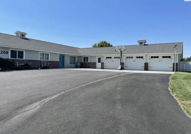 Photo 1 of Sale Pending at 208 E Canyon Dr, Kennewick, WA 99337 | MLS# 295436 | Listing updated on 2026-09-15