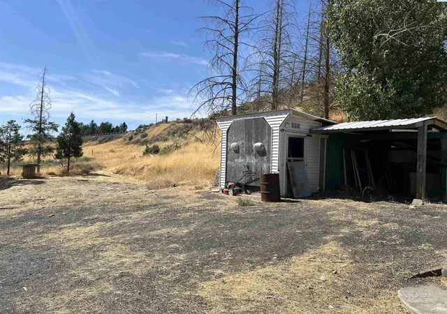 Photo 3 of Single family home for sale at 211 Kahlotus Lake Rd, Kahlotus, WA 99335 | MLS# PAC286254 | Listing updated on 2026-10-23