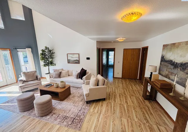 Photo 3 of Single family home for sale at 9505 Sturgis Rd, Pasco, WA 99301 | MLS# PAC286926 | Listing updated on 2026-10-23