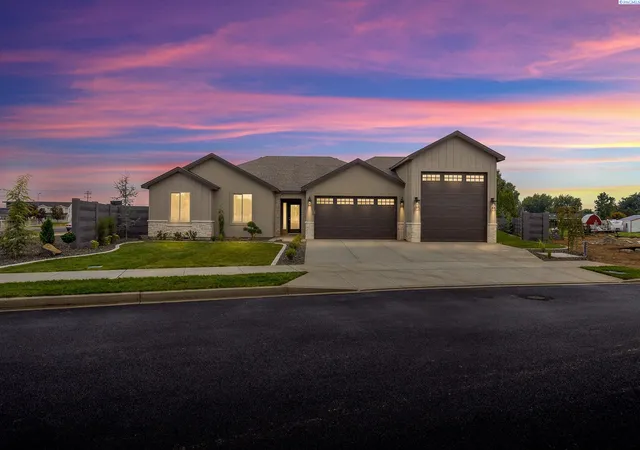 Photo 1 of Sale Pending at 10004 Redbud Dr, Pasco, WA 99301 | MLS# PAC287338 | Listing updated on 2026-10-21