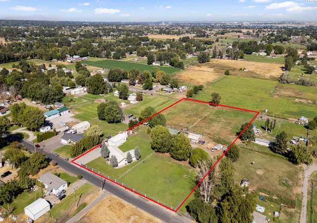 Photo 1 of Sale Pending at 210506 E Cochran Rd, Kennewick, WA 99337 | MLS# PAC287595 | Listing updated on 2026-10-21