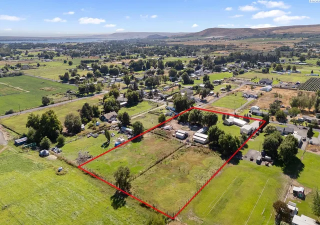 Photo 2 of Sale Pending at 210506 E Cochran Rd, Kennewick, WA 99337 | MLS# PAC287595 | Listing updated on 2026-10-21
