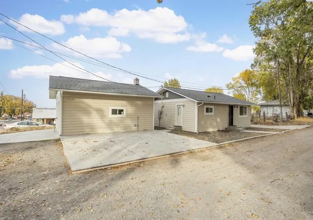Photo 1 of Sale Pending at 1330 Louisiana Ave, Richland, WA 99352 | MLS# PAC288395 | Listing updated on 2026-10-28