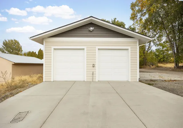 Photo 2 of Sale Pending at 1330 Louisiana Ave, Richland, WA 99352 | MLS# PAC288395 | Listing updated on 2026-10-28
