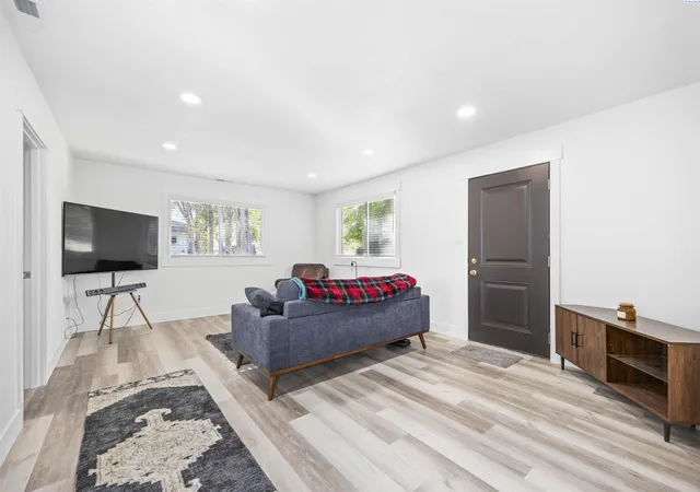 Photo 4 of Sale Pending at 1330 Louisiana Ave, Richland, WA 99352 | MLS# PAC288395 | Listing updated on 2026-10-28