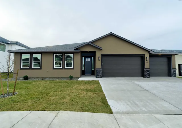 Photo 3 of Single family home for sale at 1103 N Grant Pl, Kennewick, WA 99336 | MLS# PAC288463 | Listing updated on 2026-10-20