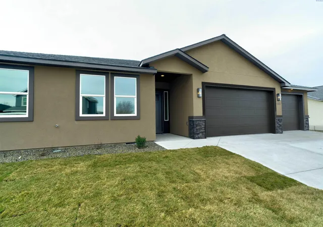 Photo 4 of Single family home for sale at 1103 N Grant Pl, Kennewick, WA 99336 | MLS# PAC288463 | Listing updated on 2026-10-20