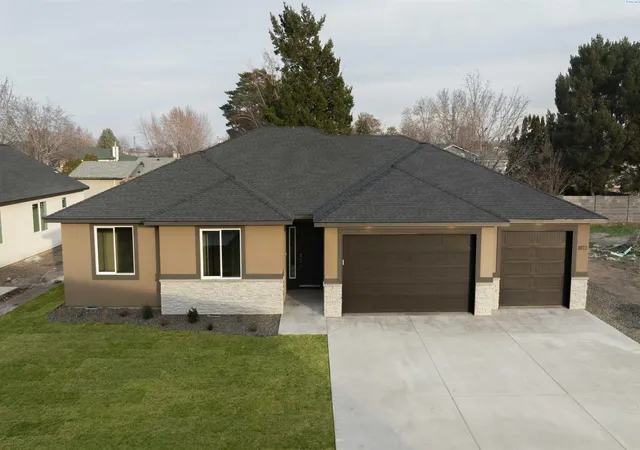 Photo 3 of Single family home for sale at 1072 N Grant Pl, Kennewick, WA 99336 | MLS# PAC288478 | Listing updated on 2026-10-20