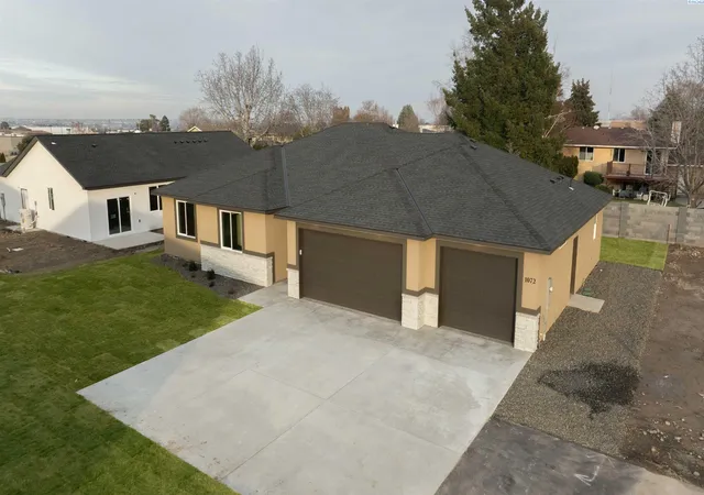 Photo 3 of Single family home for sale at 1072 N Grant Pl, Kennewick, WA 99336 | MLS# PAC288478 | Listing updated on 2026-10-20