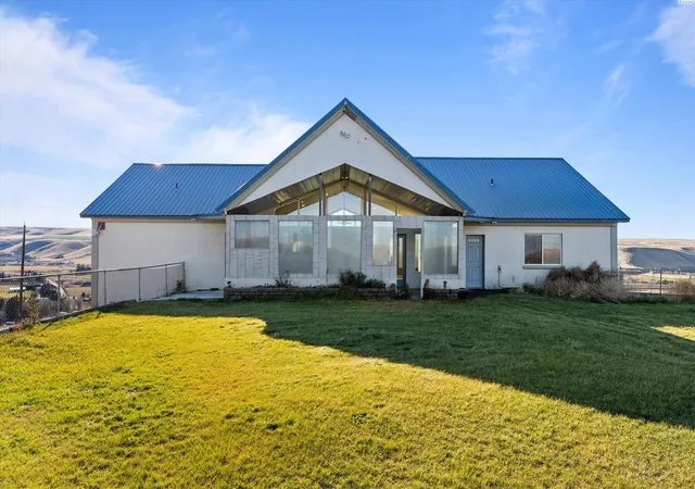 Photo 2 of Single family home for sale at 61910 E Solar Prne, Benton City, WA 99320 | MLS# PAC289577 | Listing updated on 2026-10-21