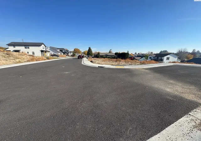 Photo 2 of Land for sale at 898 Ellen Ln, Zillah, WA 98953 | MLS# PAC289649 | Listing updated on 2026-04-21