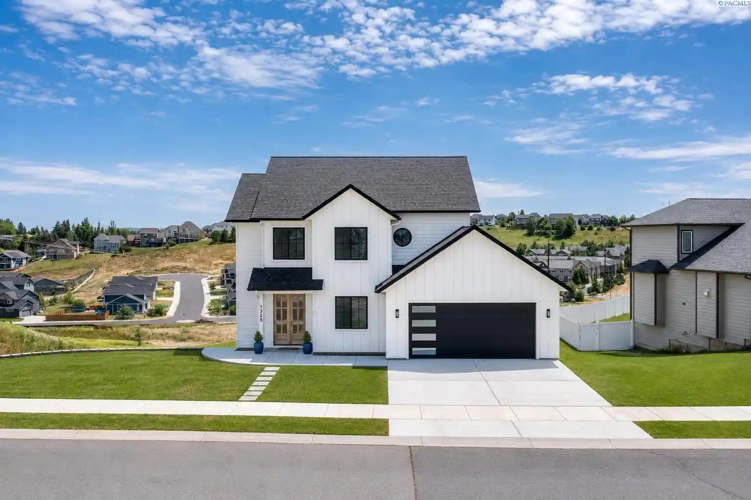 Photo 2 of Single family home for sale at 1325 Sw Panorama Dr, Pullman, WA 99163 | MLS# PAC289664 | Listing updated on 2026-10-24