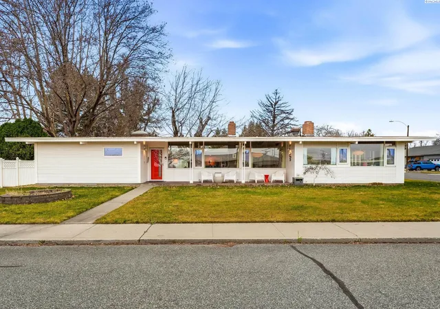 Photo 3 of Single family home for sale at 115 N Yelm St, Kennewick, WA 99336 | MLS# PAC290003 | Listing updated on 2026-10-15