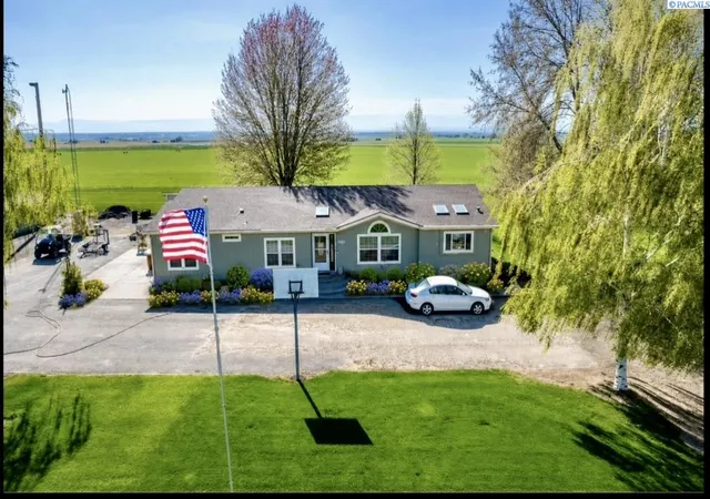 Photo 3 of Manufactured home for sale at 4921 Dogwood Rd, Pasco, WA 99301 | MLS# PAC290374 | Listing updated on 2026-10-21