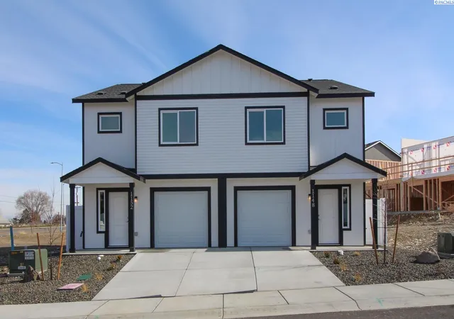 Townhouse for sale at 1152 N Yost St, Kennewick, WA 99336 | MLS# PAC290671