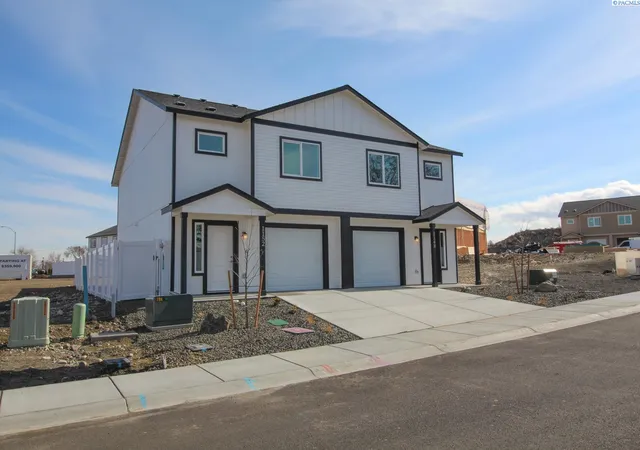 Photo 3 of Townhouse for sale at 1152 N Yost St, Kennewick, WA 99336 | MLS# PAC290671 | Listing updated on 2026-10-16