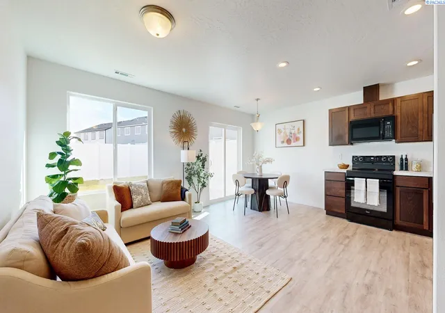 Photo 4 of Townhouse for sale at 1152 N Yost St, Kennewick, WA 99336 | MLS# PAC290671 | Listing updated on 2026-10-16