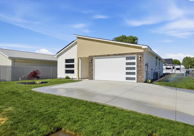 Photo 1 of Single family home for sale at 1302 Road 42, Pasco, WA 99301 | MLS# PAC290976 | Listing updated on 2026-10-15