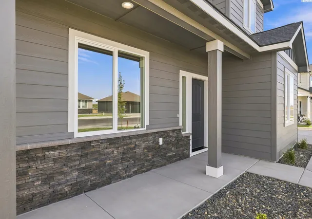 Photo 3 of Single family home for sale at 8806 Dusty Maiden Dr, Pasco, WA 99301 | MLS# PAC291093 | Listing updated on 2026-10-23