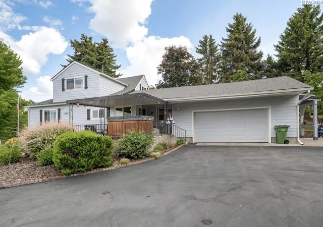 Photo 3 of Sale Pending at 47001 Sr 27, Tekoa, WA 99033 | MLS# PAC291205 | Listing updated on 2026-10-26