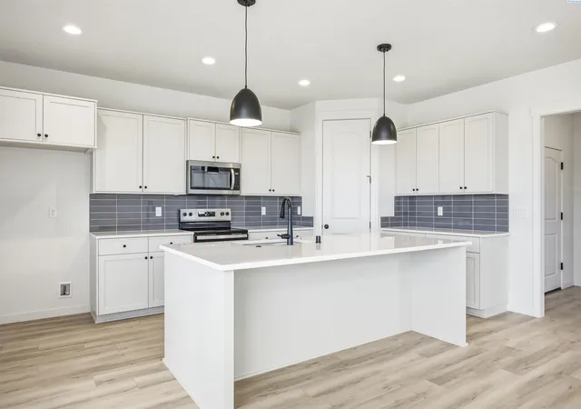 Single family home for sale at 215 Packer St, Prosser, WA 99350 | MLS# PAC291408
