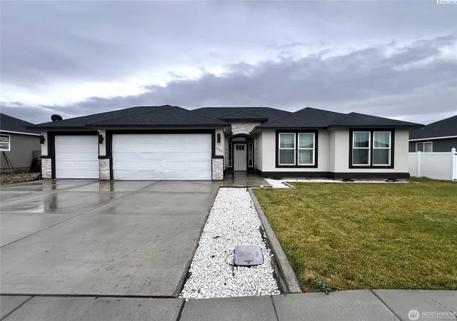 Photo 1 of Single family home for sale at 1120 E Mt Adams St, Othello, WA 99344 | MLS# PAC291625 | Listing updated on 2026-10-17