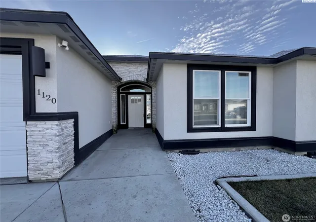 Photo 3 of Single family home for sale at 1120 E Mt Adams St, Othello, WA 99344 | MLS# PAC291625 | Listing updated on 2026-10-17