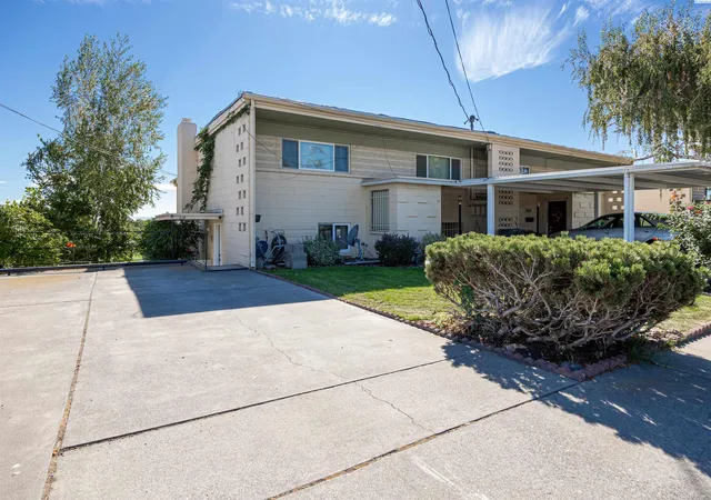 Photo 1 of Sale Pending at 218 N Underwood St, Kennewick, WA 99336 | MLS# PAC291654 | Listing updated on 2026-10-21