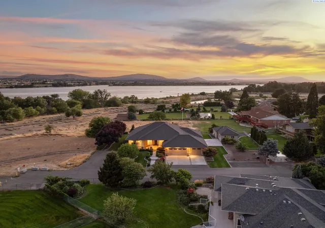 Photo 3 of Single family home for sale at 1620 Road 84, Pasco, WA 99301 | MLS# PAC291705 | Listing updated on 2026-10-15