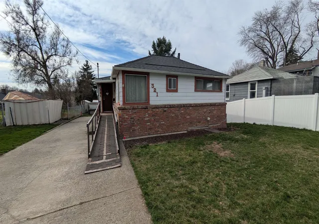 Photo 1 of Single family home for sale at 321 Nw Cleveland St, Pullman, WA 99163 | MLS# PAC291748 | Listing updated on 2026-10-14