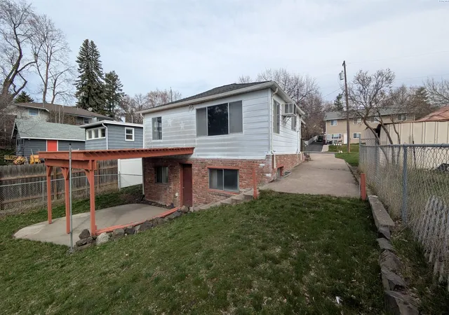 Photo 3 of Single family home for sale at 321 Nw Cleveland St, Pullman, WA 99163 | MLS# PAC291748 | Listing updated on 2026-10-14
