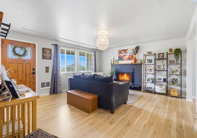 Photo 1 of Sale Pending at 706 Buena Vista Ave, Sunnyside, WA 98944 | MLS# PAC291803 | Listing updated on 2026-10-21