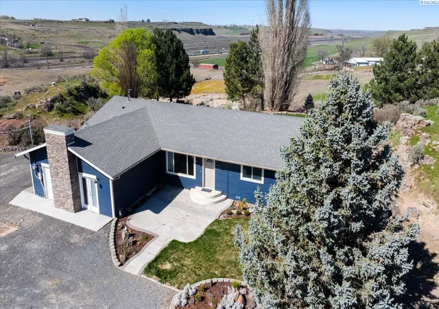 Single family home for sale at 700 Blanton Rd, Eltopia, WA 99330 | MLS# PAC291911