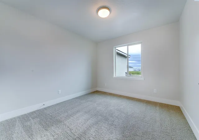 Photo 3 of Single family home for sale at 6150 W 30th Place, Kennewick, WA 99338 | MLS# PAC292116 | Listing updated on 2026-10-23
