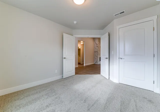 Photo 3 of Single family home for sale at 6150 W 30th Place, Kennewick, WA 99338 | MLS# PAC292116 | Listing updated on 2026-10-23