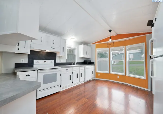 Photo 3 of Manufactured home for sale at 245 E Houghton St, Palouse, WA 99161 | MLS# PAC292257 | Listing updated on 2026-10-28