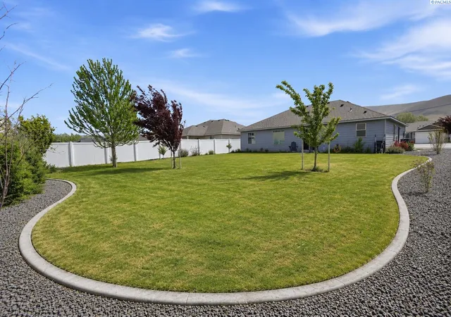 Photo 3 of Single family home for sale at 1518 Willow Way, Benton City, WA 99320 | MLS# PAC292402 | Listing updated on 2026-10-22
