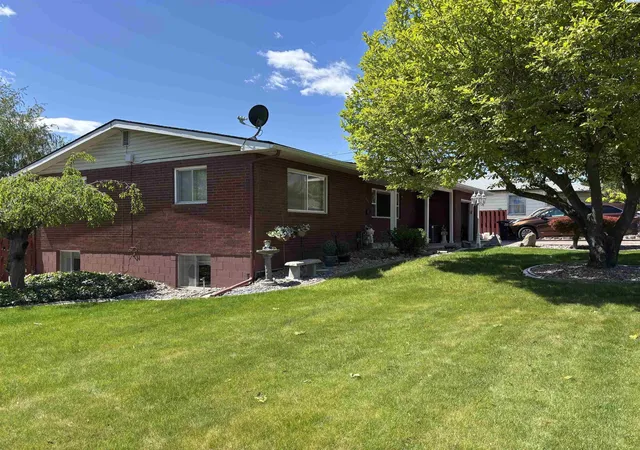 Photo 1 of Single family home for sale at 1106 King St, Grandview, WA 98930 | MLS# PAC292414 | Listing updated on 2026-10-17