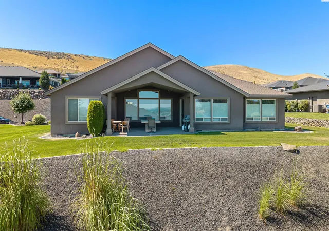 Photo 1 of Sale Pending at 1638 Naples Ln, Richland, WA 99352 | MLS# PAC292425 | Listing updated on 2026-10-21