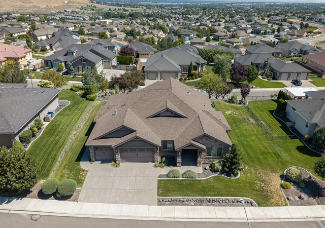 Photo 3 of Sale Pending at 1638 Naples Ln, Richland, WA 99352 | MLS# PAC292425 | Listing updated on 2026-10-21